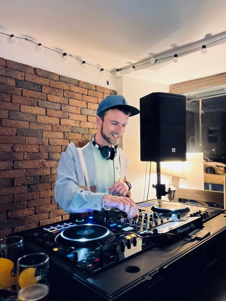 Govind B aux platines